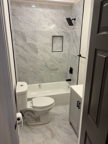 Building Photo - 137 W Washington Ln