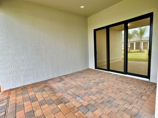Building Photo - VERANDA GARDENS BRAND NEW HOME