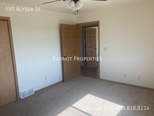 Building Photo - BEAUTIFUL & SPACIOUS 4 BEDROOM/2.5 BATH DU...