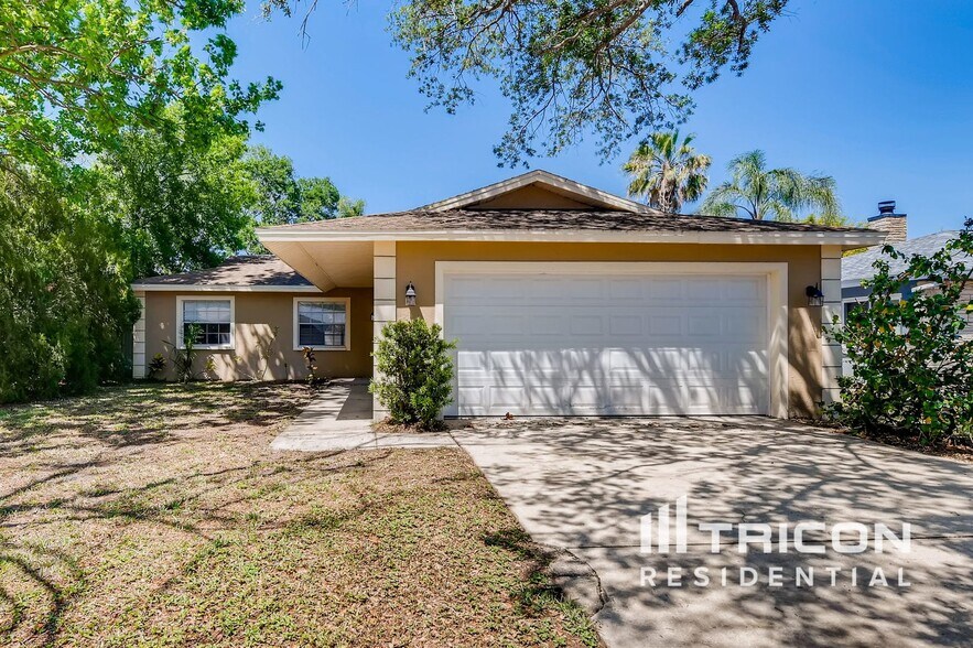 Primary Photo - 1708 Hibiscus Cir N