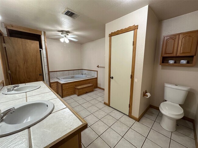 Building Photo - 22450 Oakley Rd