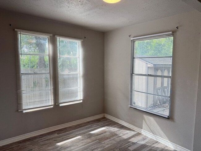 Building Photo - 1504 Austin St