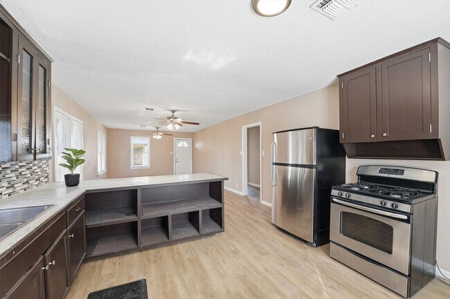 Building Photo - 1110 E 27th St