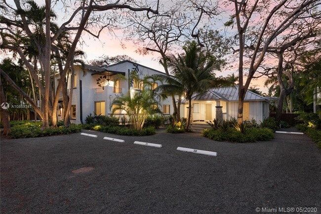 Building Photo - 3669 Poinciana Ave