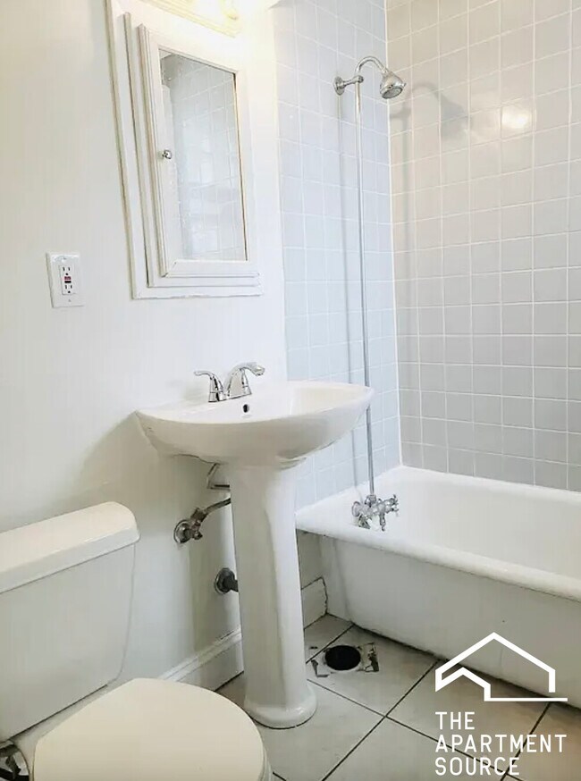 Building Photo - 2839 W Nelson St