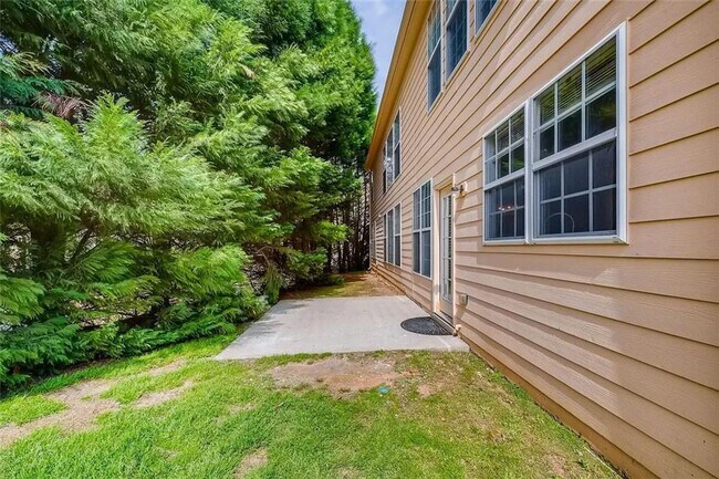 Building Photo - 520 Midhurst Pl