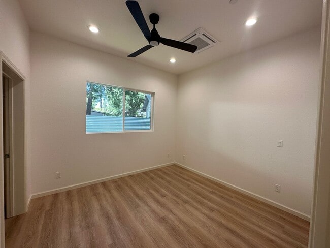 Building Photo - Newly Renovated 3 Bedroom 2 Bathroom Close to Town