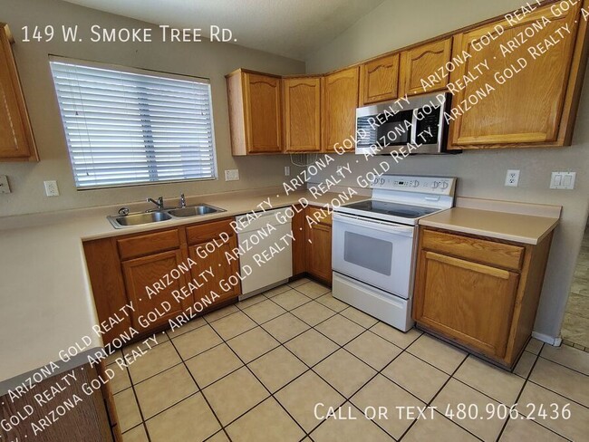 Building Photo - 149 W Smoke Tree Rd