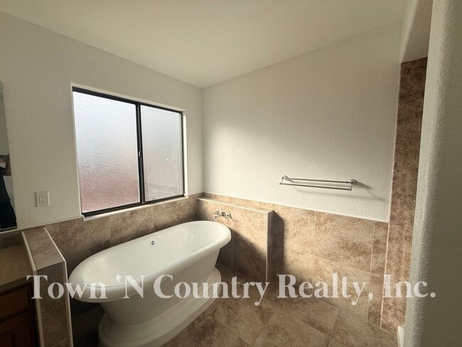 Building Photo - 139 Greenbriar Way