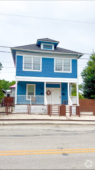 Building Photo - 802 Montana St