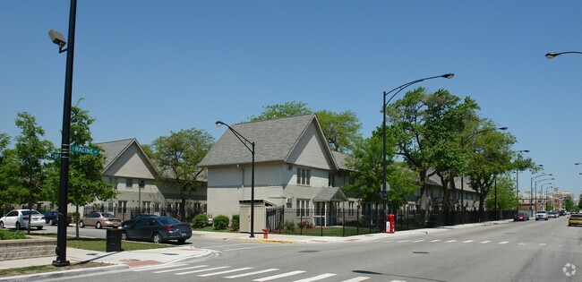 Building Photo - Robert Brooks Homes