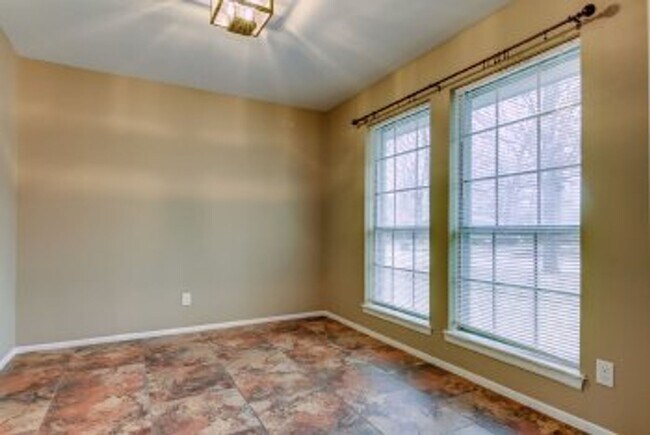 Building Photo - 10 Clay Ave