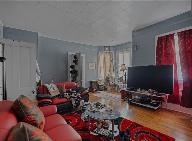 Building Photo - 367 Springmill St