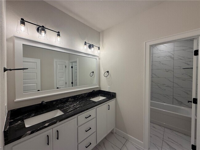 Building Photo - 1900 Bugg St