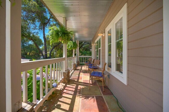 Building Photo - 12422 Homestead Way
