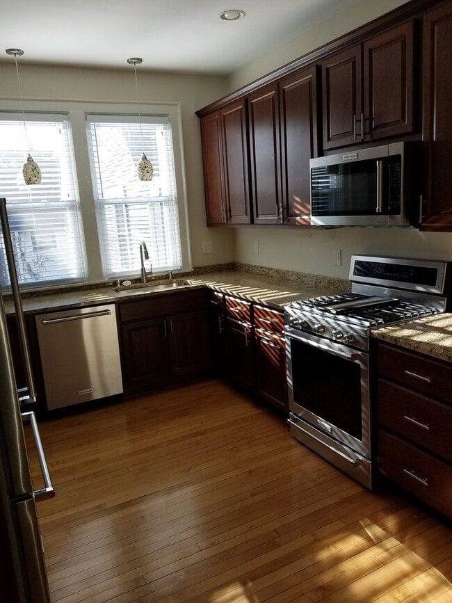 Building Photo - 3272 N Hackett Ave