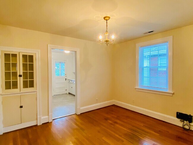 Building Photo - 4208 Fitzhugh Ave