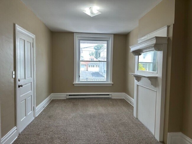Building Photo - 172 E Emaus St