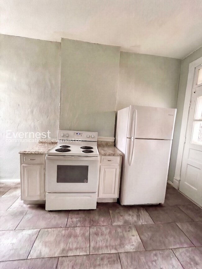 Building Photo - 2 Bed/1 Bath Unit 2F in St. Louis / Vouchers Accepted / Available Now!