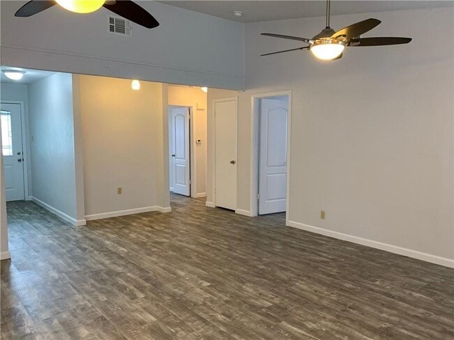 Building Photo - 610 Buckskin Dr