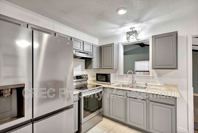 Building Photo - 122 Longleaf Dr