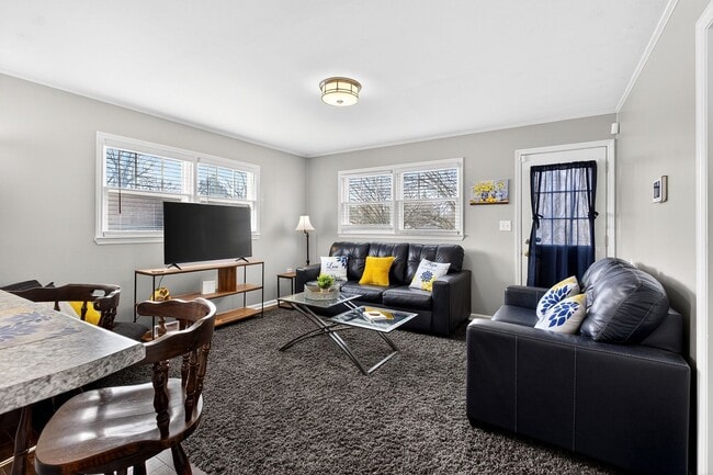 Building Photo - Fully Furnished Historic Home