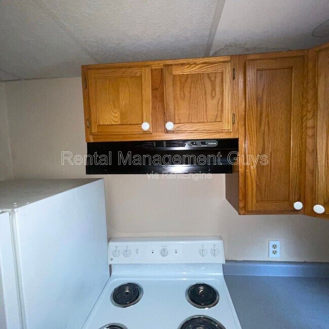 Building Photo - 3319 Longfellow Ave