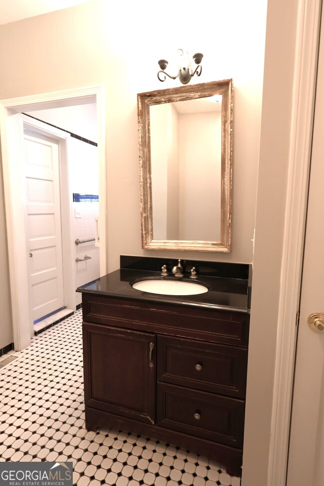 Building Photo - 217 Mountain View St