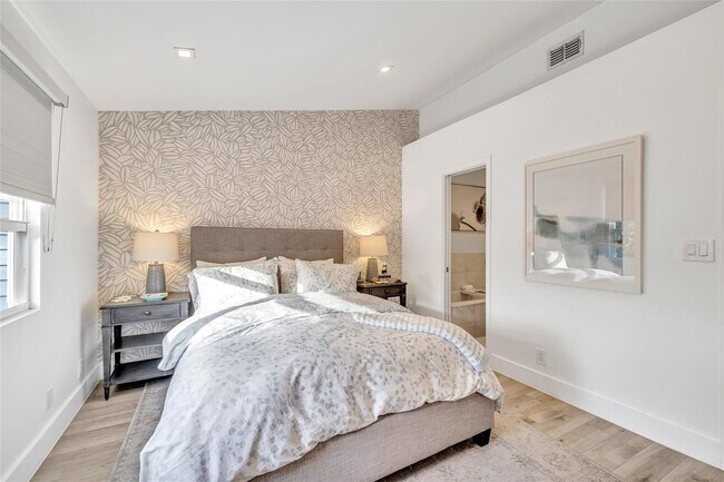 Building Photo - 1991 NE 15th Ave