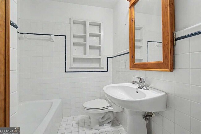 Building Photo - 269 W Hermitage Rd NE