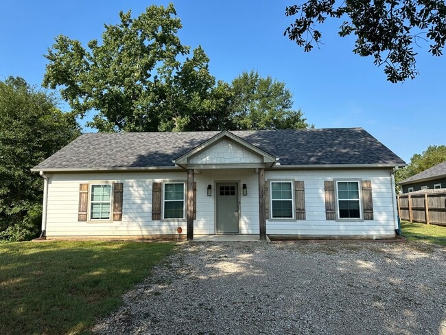Primary Photo - 107 Cook St