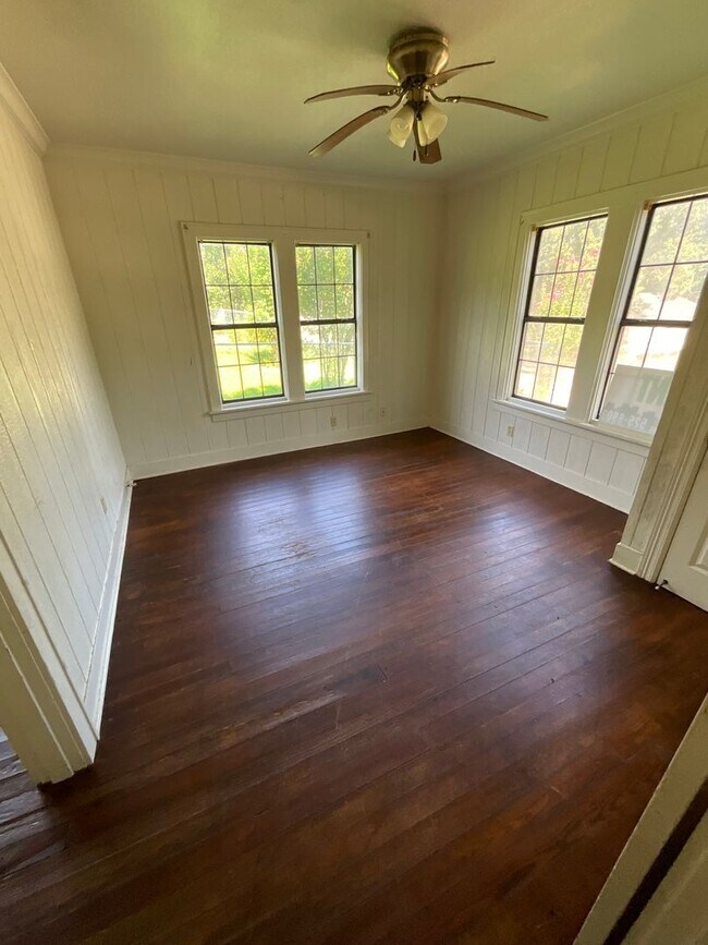 Building Photo - Section 8 Approved