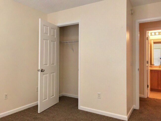 Building Photo - 765 Canyon Oak Loop