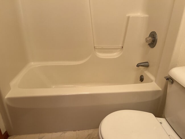 Building Photo - 1105 Heritage Ct