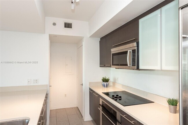 Building Photo - 500 Brickell Ave