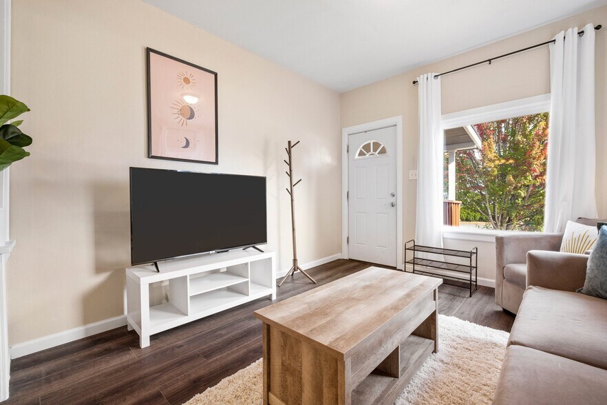 Building Photo - 4116 S Thompson Ave