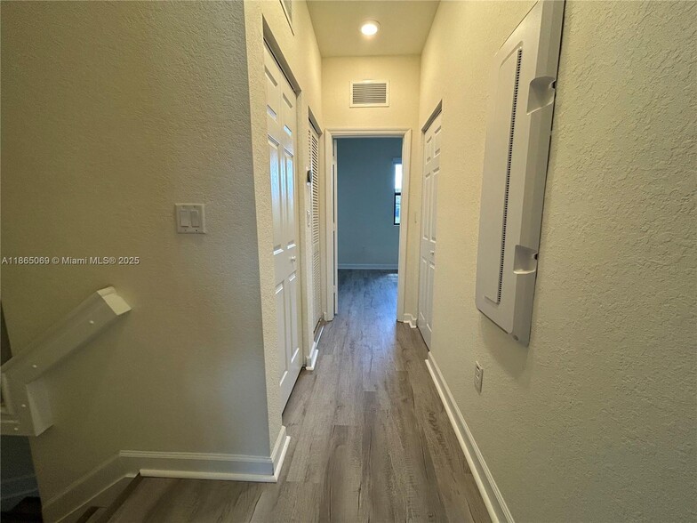 Building Photo - 10622 W 33rd Way