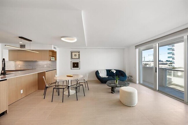 Building Photo - 9499 Collins Ave