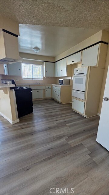 Building Photo - 3856 W 113th St