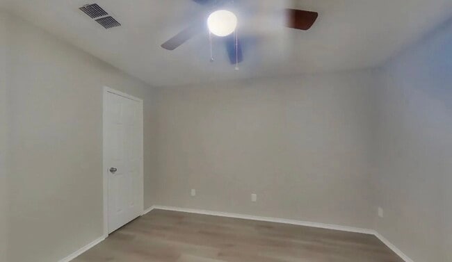 Building Photo - AVAILABLE NOW READY TO MOVE IN