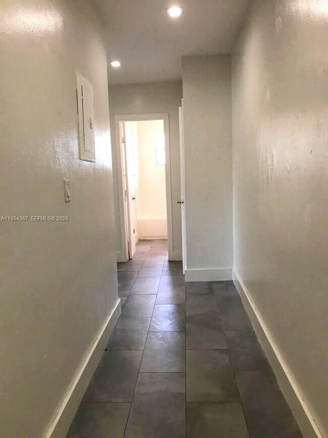 Building Photo - 17031 NE 21st Ave