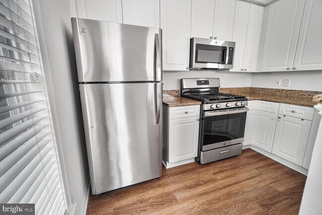 Building Photo - 2484 Angeline Dr