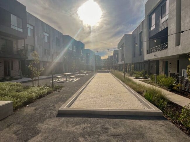 Building Photo - Executive 1 bedroom is seconds from Tesla & Warm Springs BART.