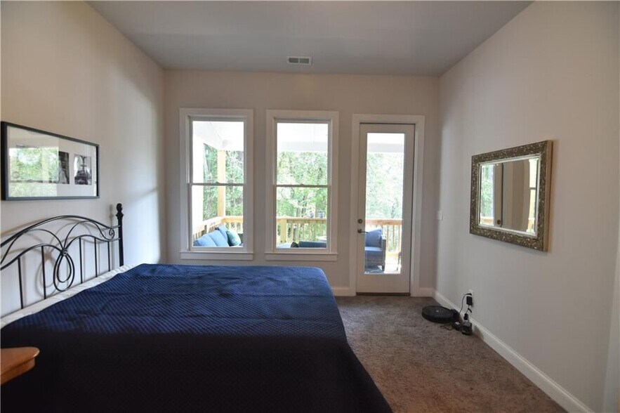 Building Photo - 137 Pearl St