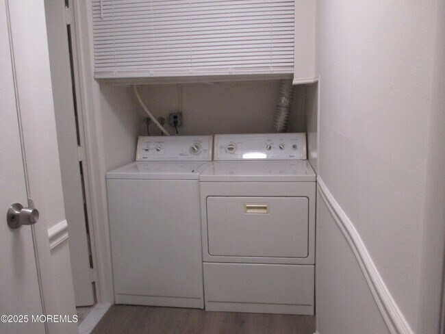 Building Photo - 52D Cambridge Ct