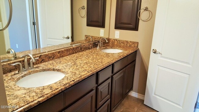 Building Photo - 11727 Dos Palmas Dr