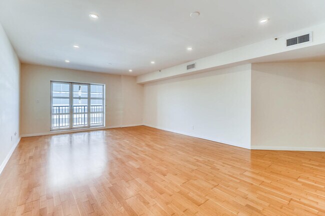 Building Photo - 250 President St