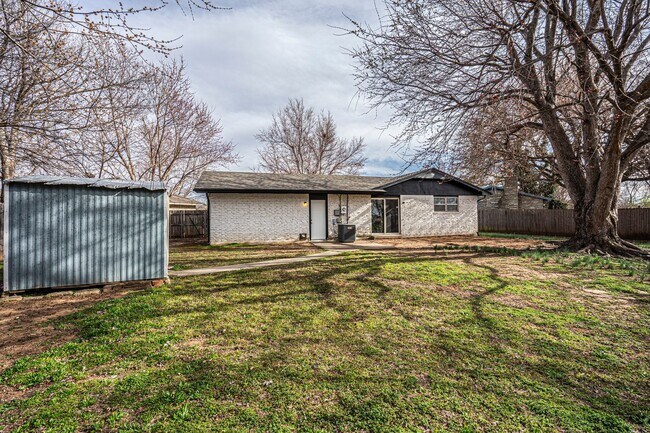 Building Photo - Great  3 Bed 2 Bath in Yukon!