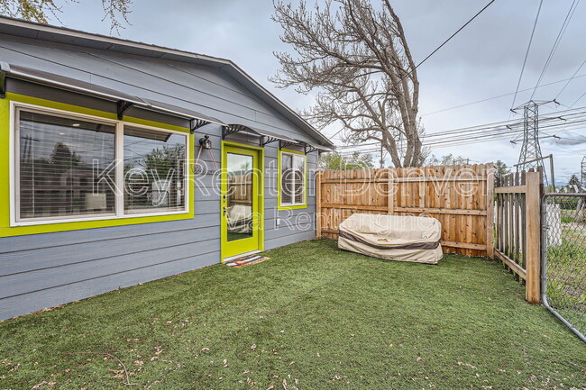 Building Photo - 2075 Iris St