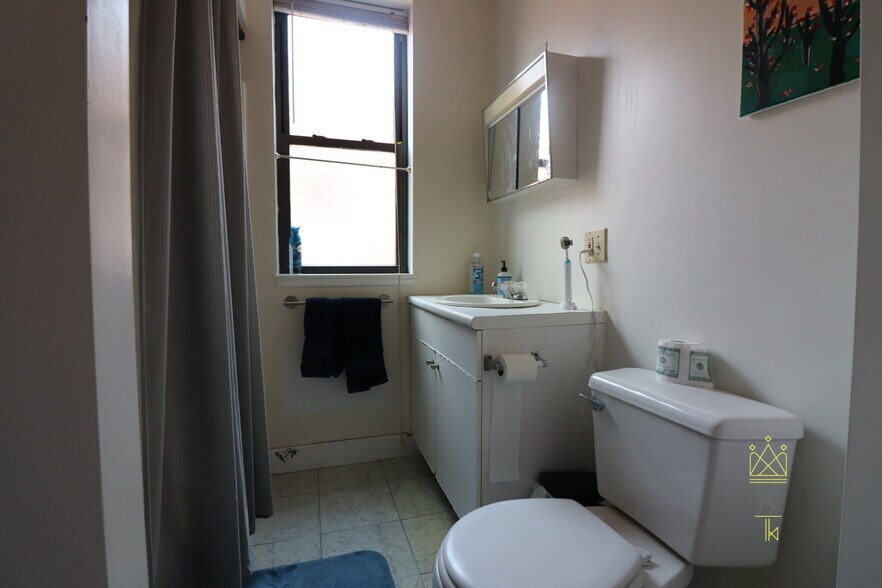 Building Photo - 1090 Beacon St